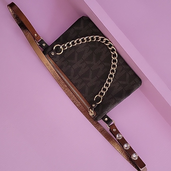 Michael Kors belt bag in MK logo 🤎🤎🤎🤎 - Picture 2 of 13